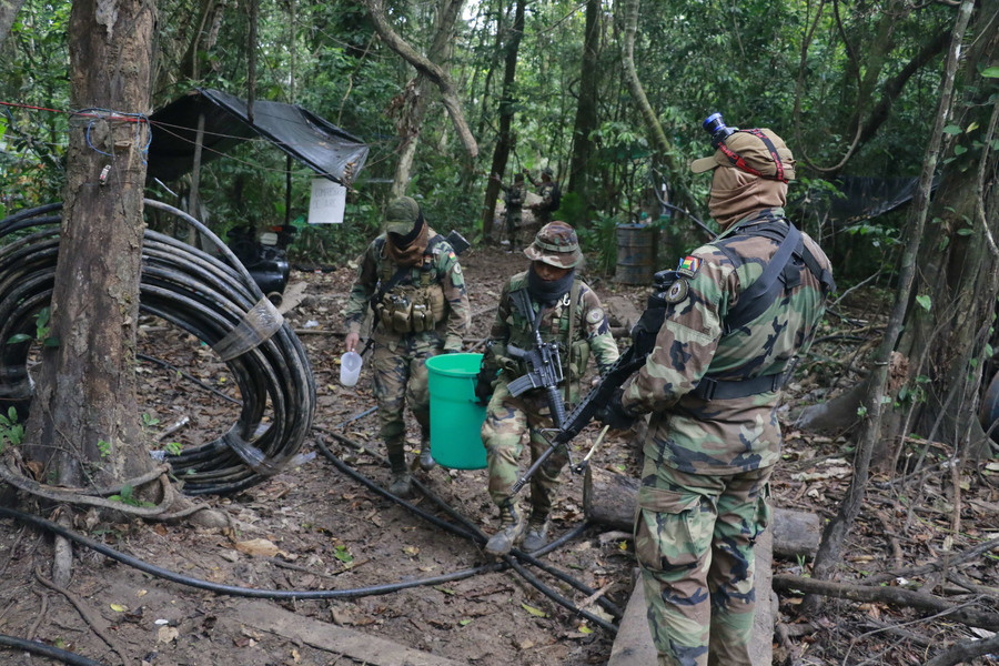 Κολομβία: Καλλιεργητές κοκαΐνης πολιορκούν περιοχή με 120 στρατιώτες
