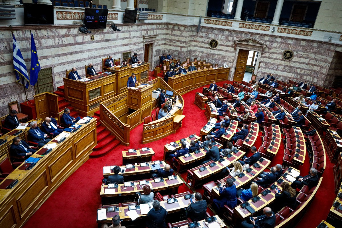 Βουλή: To unfair και το «δώρο» Μητσοτάκη στον Τσίπρα