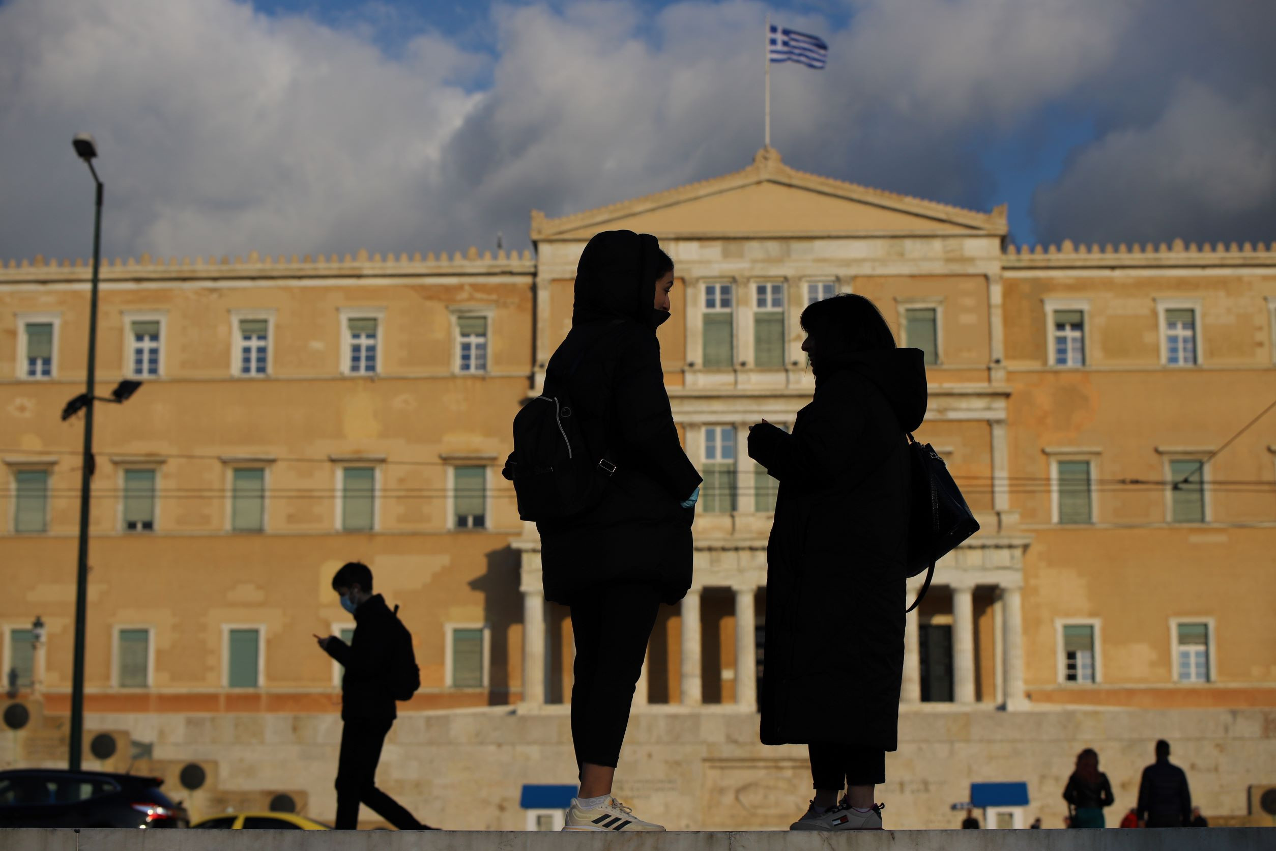 «Ψαλιδίζει» τις προβλέψεις για την ανάπτυξη στην Ελλάδα η Κομισιόν