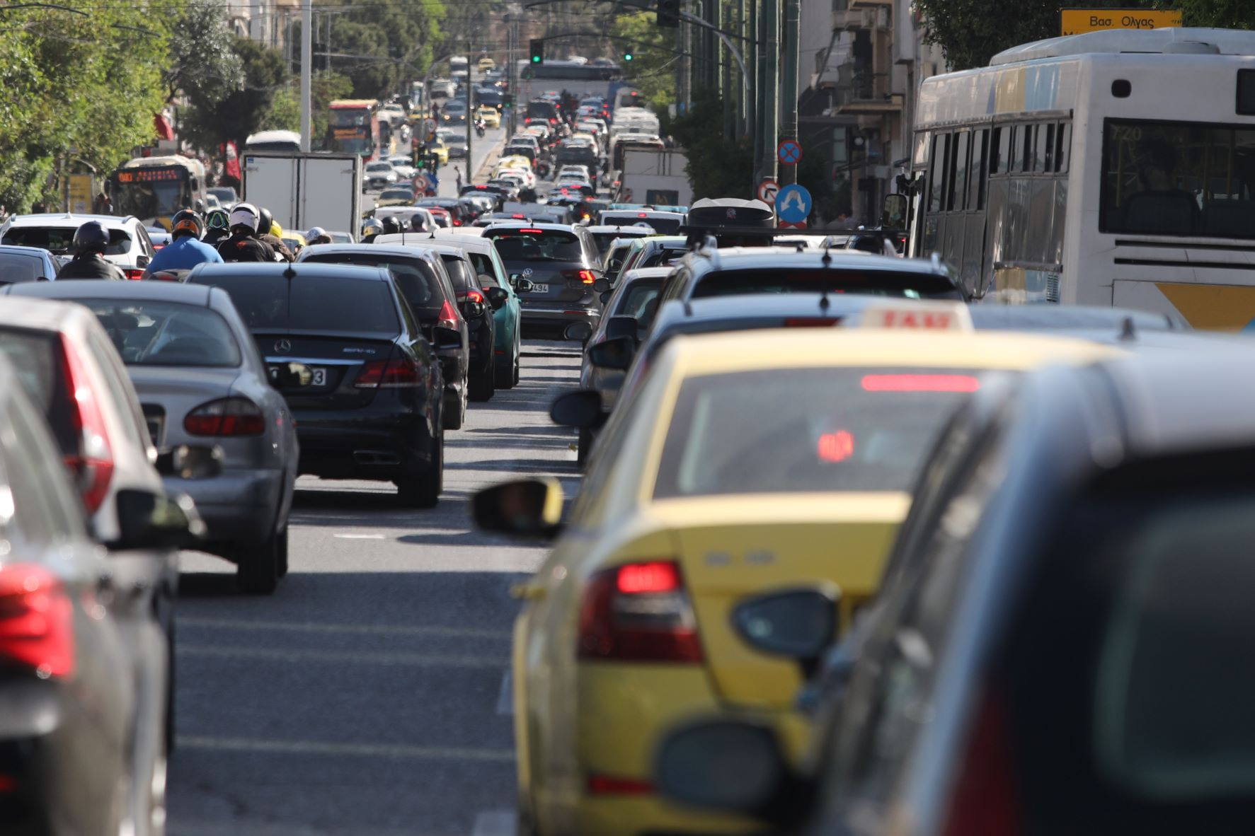 Κλιματικός Νόμος: Οι αλλαγές για τα αυτοκίνητα στην Ελλάδα