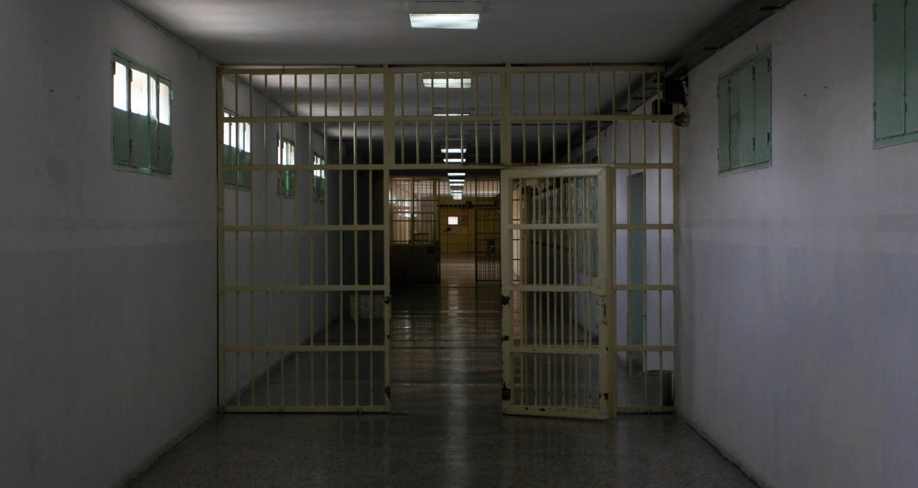 Άγρια συμπλοκή μεταξύ κρατουμένων στις φυλακές Κορυδαλλού – Δυο τραυματίες, ο ένας με κομμένο δάχτυλο