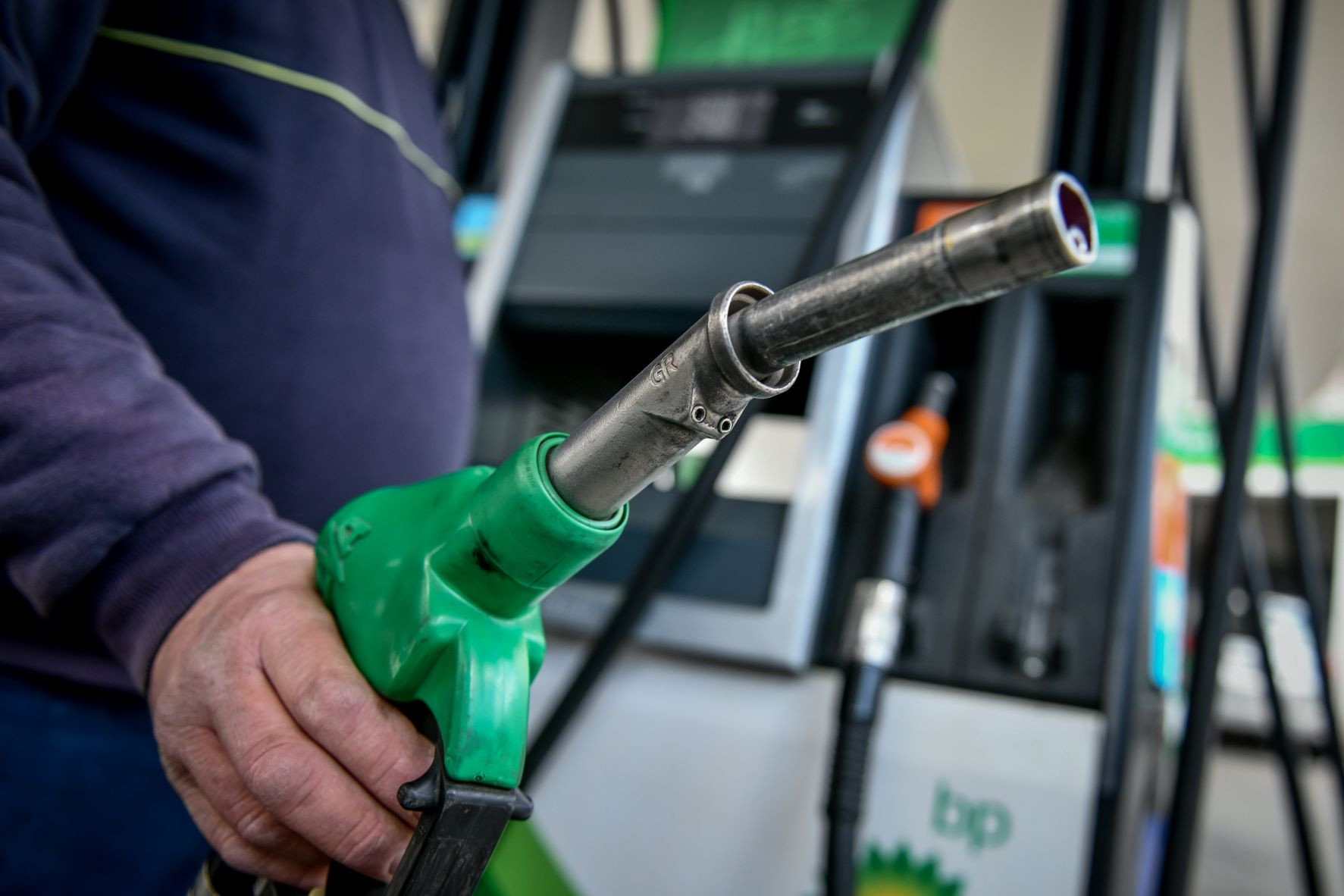 Σπάει το ένα ρεκόρ μετά το άλλο η τιμή της βενζίνης – Φόβοι ότι θα φτάσει τα 3 ευρώ