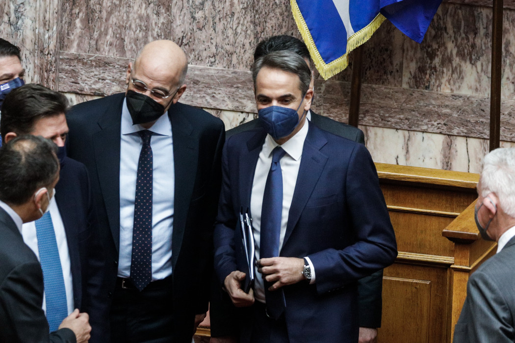 Ευρωβαρόμετρο: Δύο στους τρεις Έλληνες διαφωνούν με τους χειρισμούς της κυβέρνησης Μητσοτάκη στο Ουκρανικό