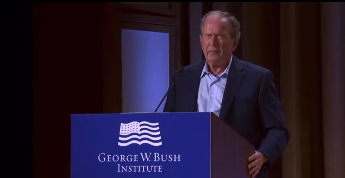 Τζορτζ Μπους: Άθελά του καταδίκασε την εισβολή του στο… Ιράκ [Βίντεο]