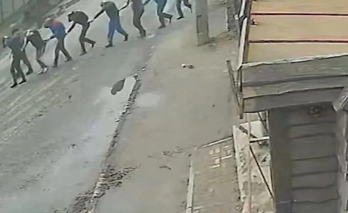 Βίντεο ντοκουμέντο από τη σφαγή στην Μπούτσα – Ρώσοι εκτελούν Ουκρανούς αιχμαλώτους