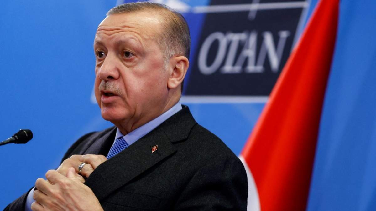 Ο μέγας Τούρκος ακροβάτης προστατεύει το Ρώσο σύντροφό του και χτυπά τους Κούρδους