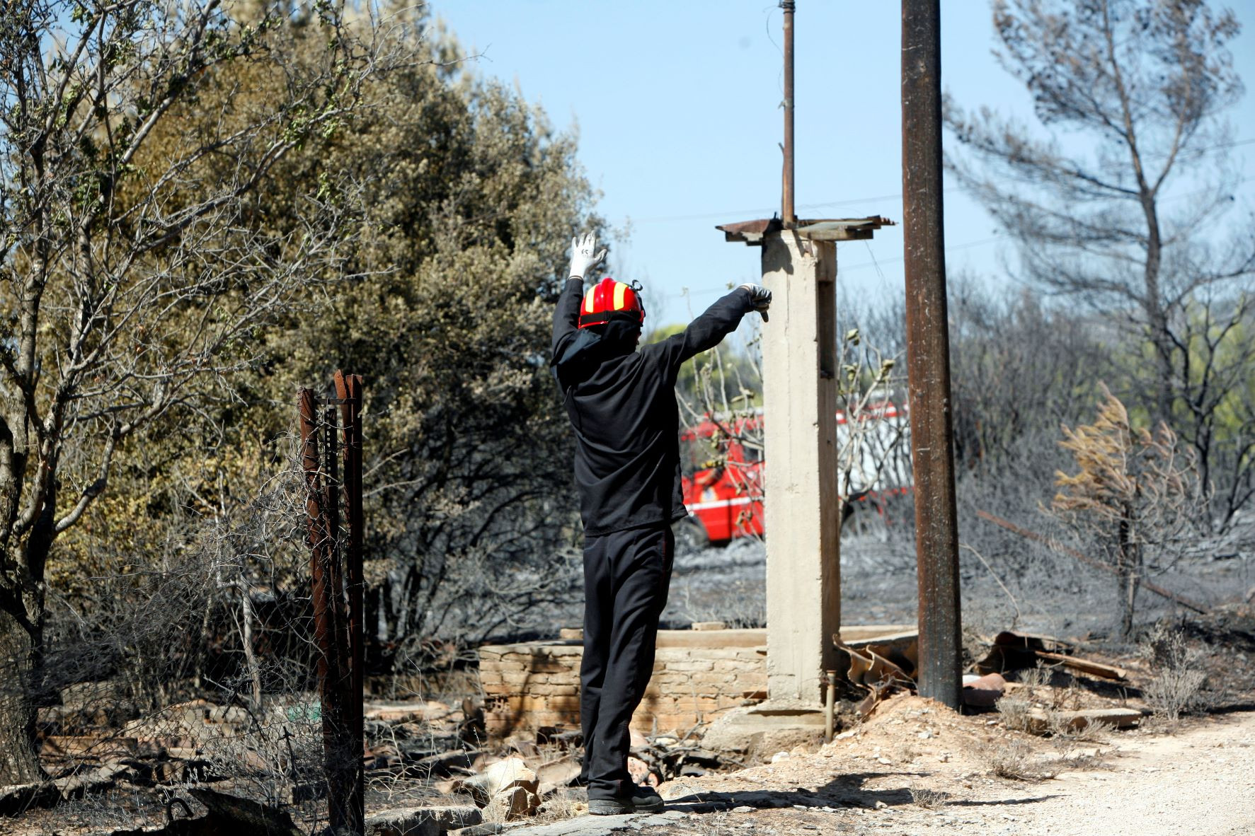 «Από τον Άννα στον Καϊάφα» οι αιτίες της καταστροφικής πυρκαγιάς στην Βαρυμπόμπη