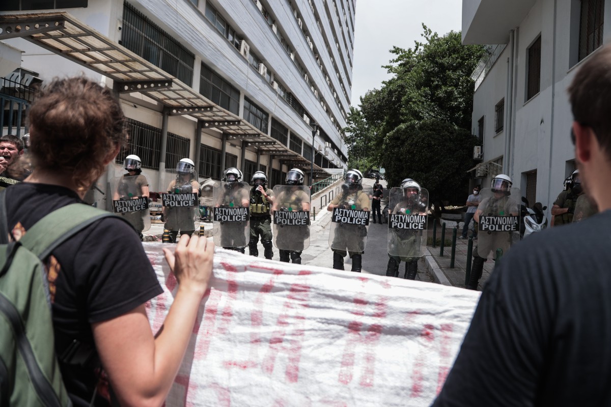 Ρεπορτάζ της ΤΑΖ για την πανεπιστημιακή αστυνομία στην Ελλάδα – Τι αναφέρεται στο δημοσίευμα