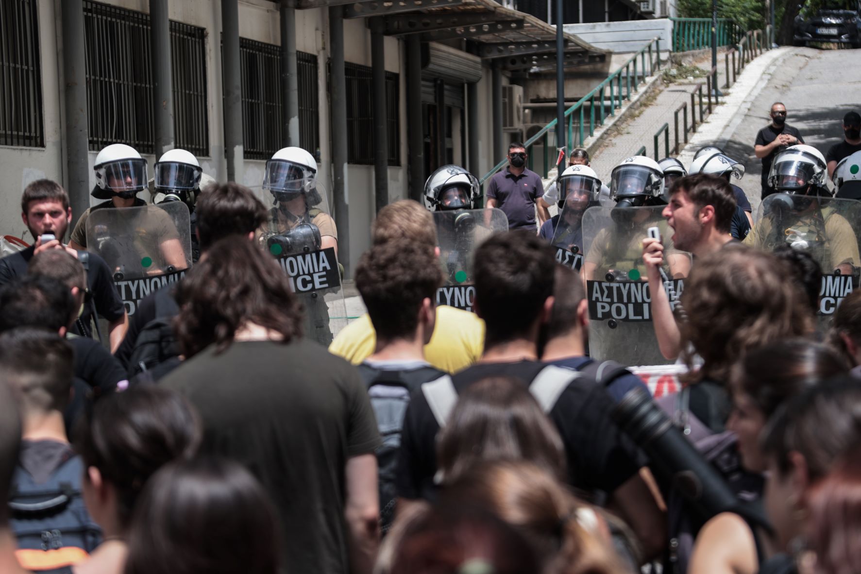 Πυρά αντιπολίτευσης για την καταστολή και την βία στα πανεπιστήμια