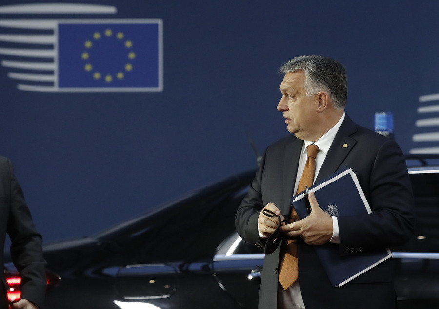 «Αλχημείες» στην ΕΕ προκειμένου να συμφωνήσει η Ουγγαρία σε εμπάργκο στο ρωσικό πετρέλαιο