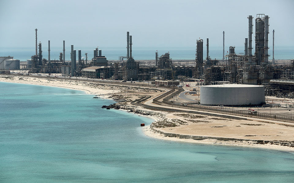 Διατεθειμένη να αυξήσει την παραγωγή πετρελαίου η Σαουδική Αραβία, εάν μειωθεί πολύ αυτή της Ρωσίας