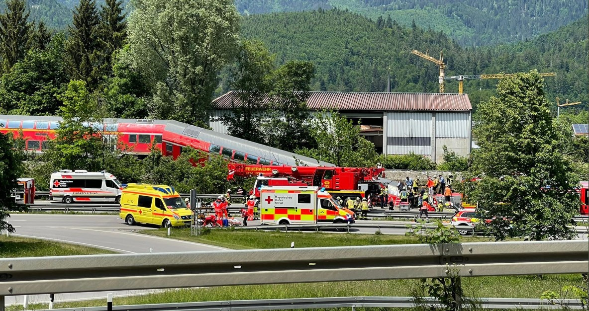 Εκτροχιάστηκε τρένο στη Βαυαρία – Πληροφορίες για νεκρούς και τραυματίες