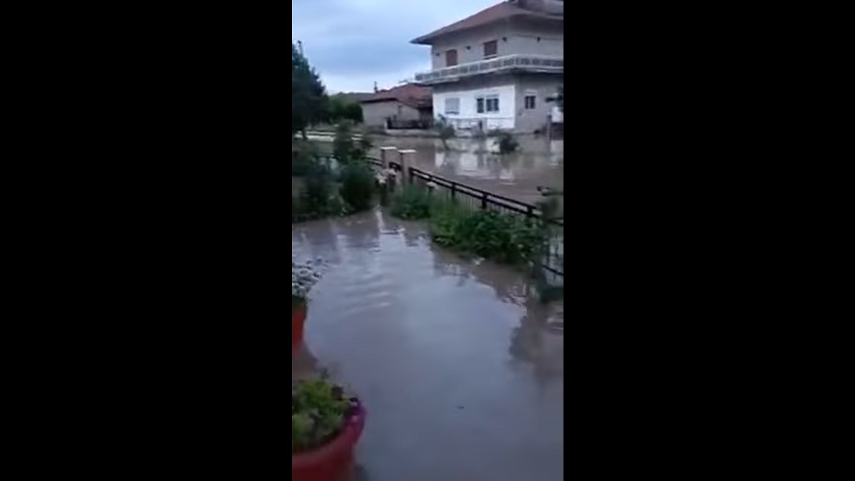 Κακοκαιρία «GENESIS»: Πλημμύρισαν σπίτια και δρόμοι «κόπηκαν» στα δύο στην Ορεστιάδα