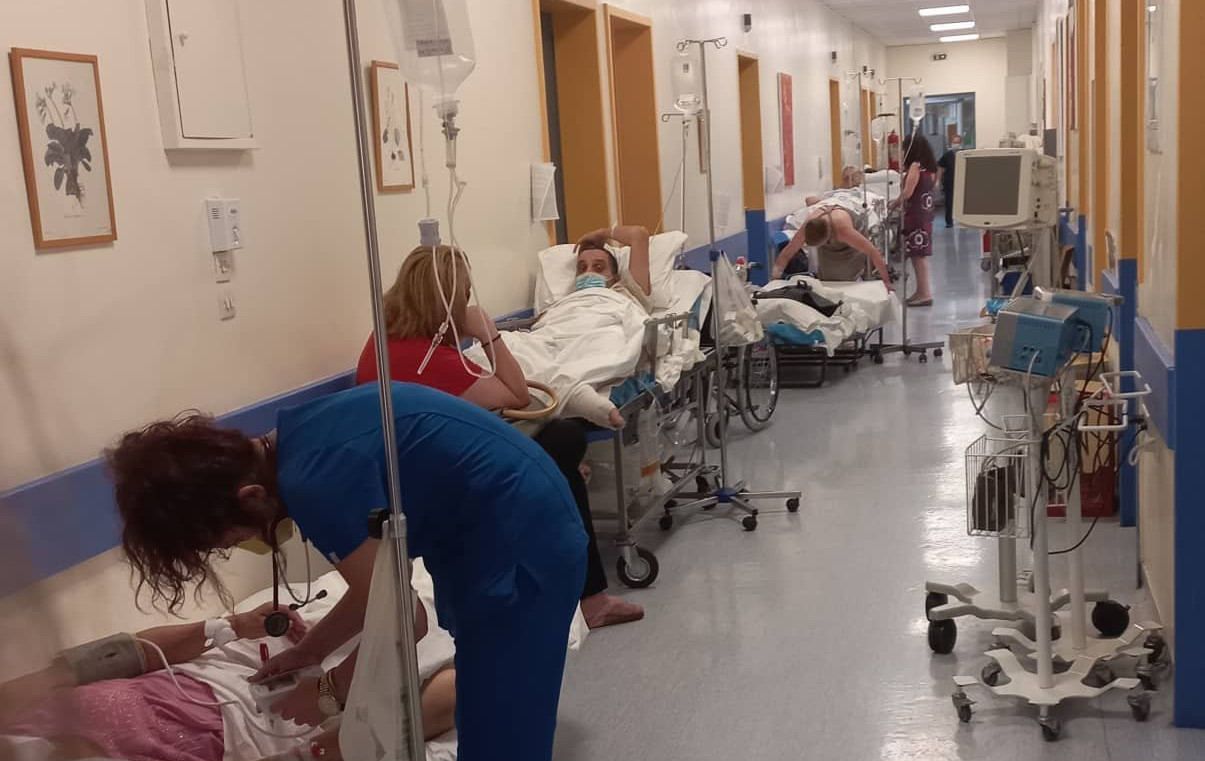 Οργισμένη η Γωγώ Ατζολετάκη με την κατάσταση σε δημόσιο νοσοκομείο: «Στα ράντζα, στους διαδρόμους του αίσχους, γίνονται όλα»