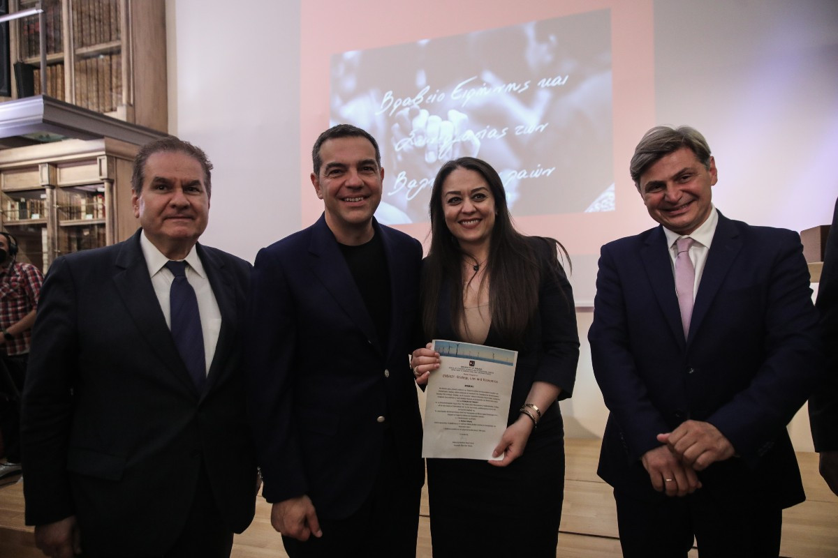 Δωρεά Τσίπρα σε Πανεπιστήμια: «Το βραβείο για τη Συμφωνία των Πρεσπών είναι εθνικό»