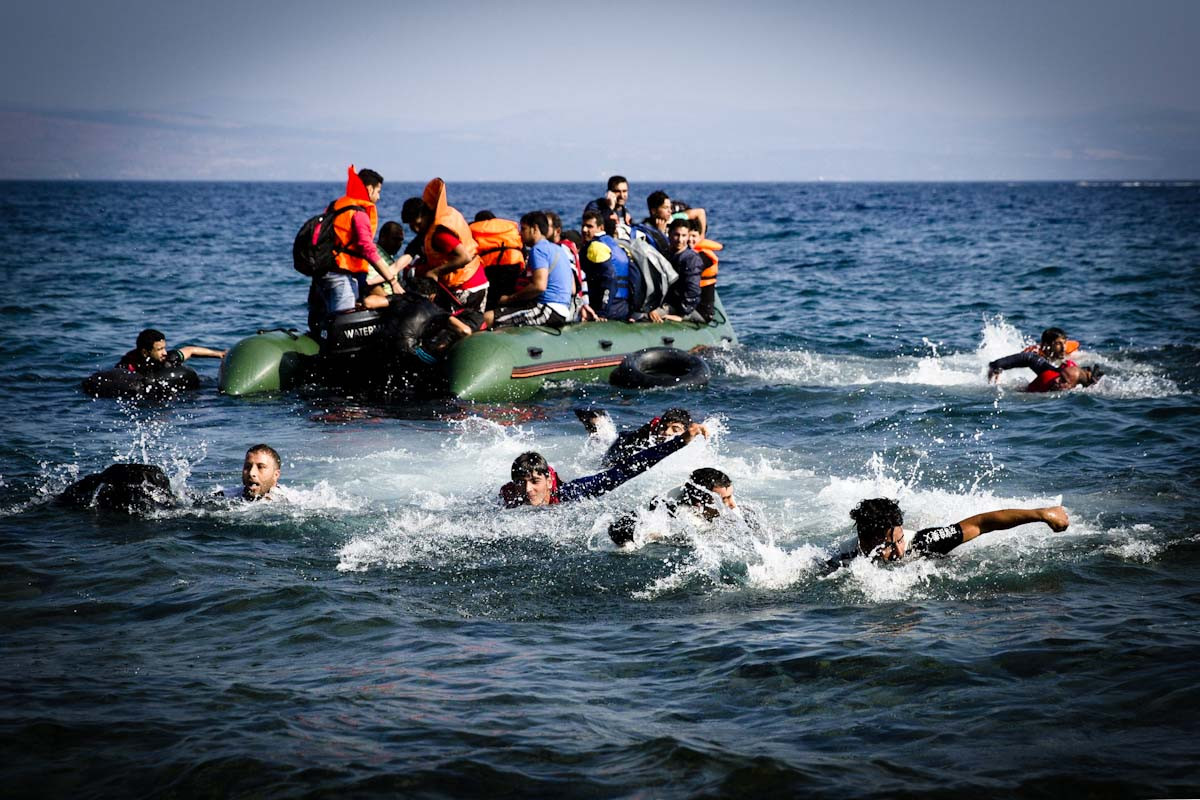 Νέες μαρτυρίες για pushbacks στην Ελλάδα: «Είδα να πεθαίνουν, μου είπαν να διώχνω πρόσφυγες για να πάρω άσυλο»
