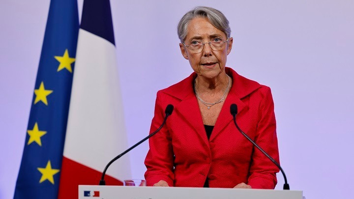 Την παραίτησή της υπέβαλε η πρωθυπουργός της Γαλλίας – Δεν έγινε δεκτή από τον Μακρόν