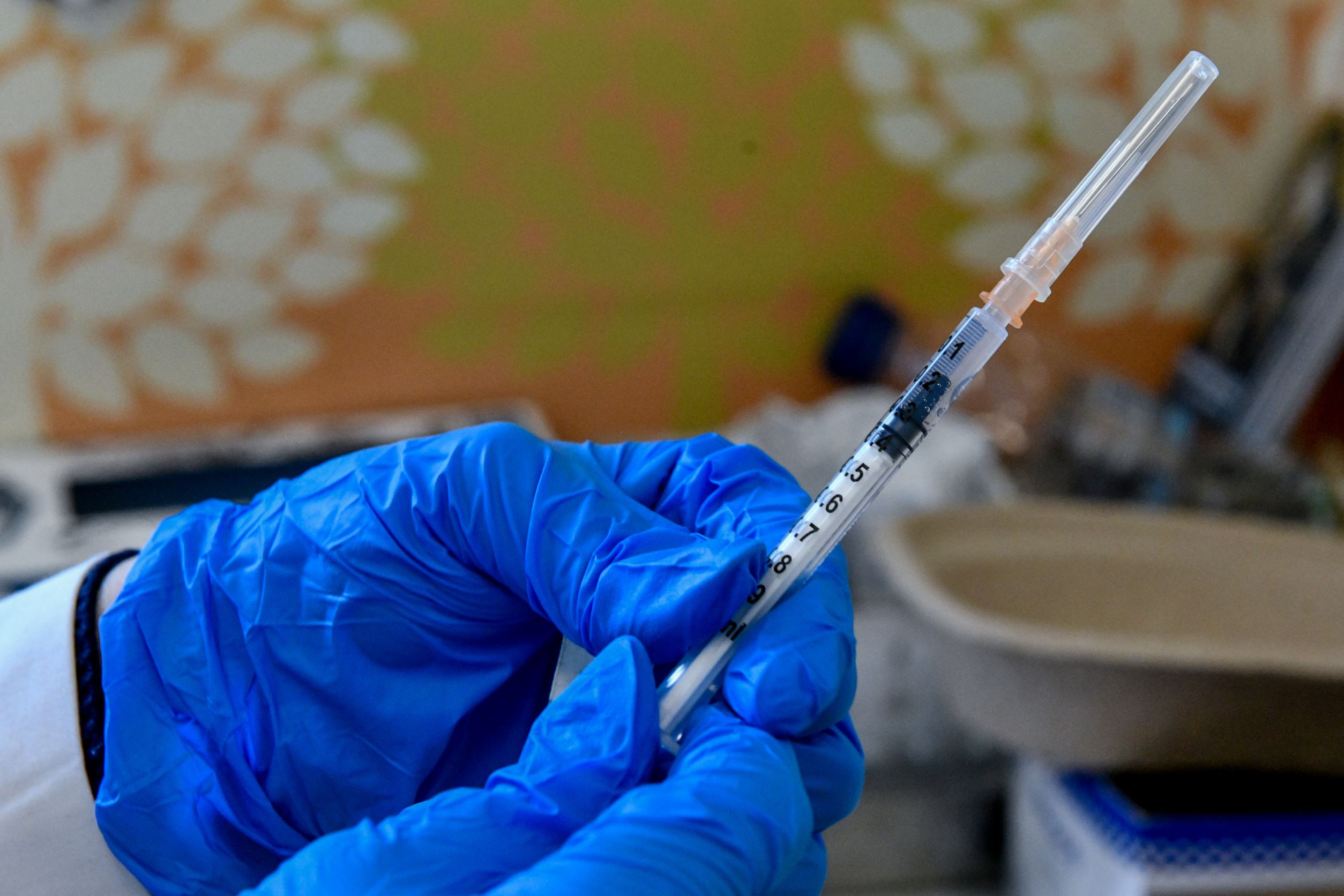 Κορονοϊός – Εμβόλιο: 4η δόση… «placebo» για τους κάτω των 60