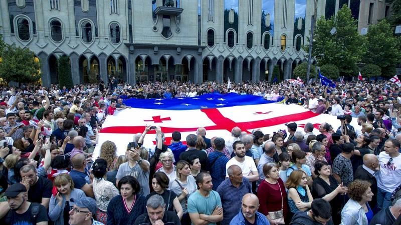 Γεωργία: Χιλιάδες διαδήλωσαν ζητώντας ένταξη της χώρας στην ΕΕ
