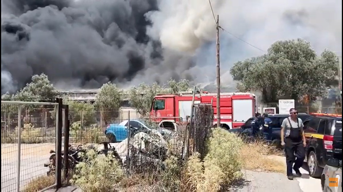 Πυρκαγιά σε εργοστάσιο στο Μενίδι