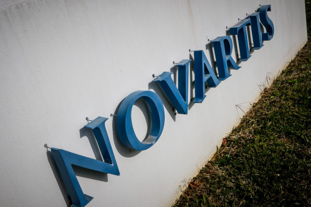 Ευρωβουλευτές αποσύρονται από βραβεία επειδή είναι η Novartis χορηγός