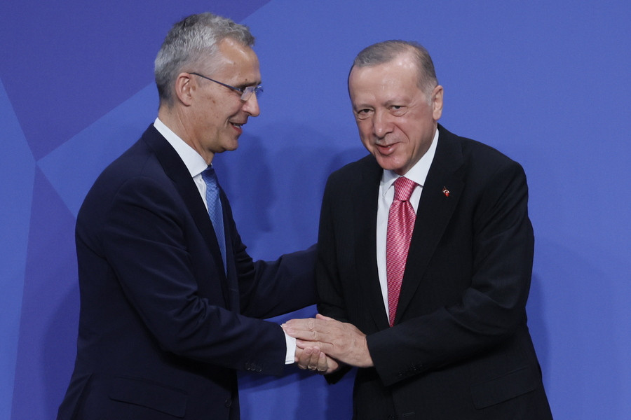 Αντιπαράθεση ΝΔ – ΣΥΡΙΖΑ για τον «απομονωμένο» Ερντογάν
