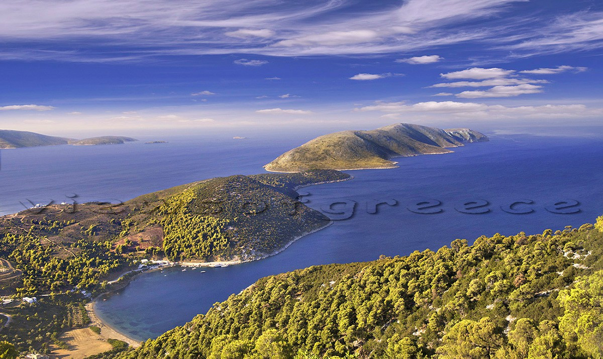 Το νησί όπου θα πας με 19 ευρώ, θα σε ξετρελάνει με τη φύση, τις παραλίες και την αξιολάτρευτη χώρα του