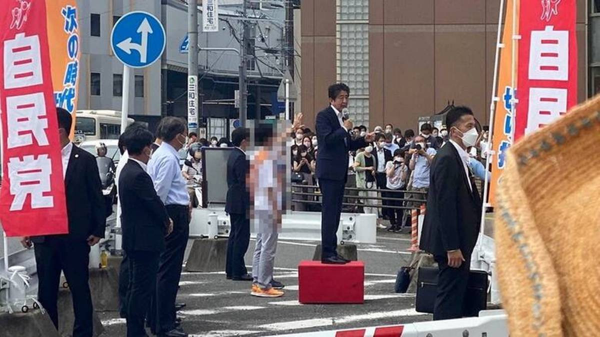 Ποιός είναι ο άνθρωπος που πυροβόλησε τον πρώην πρωθυπουργό της Ιαπωνίας [Βίντεο]