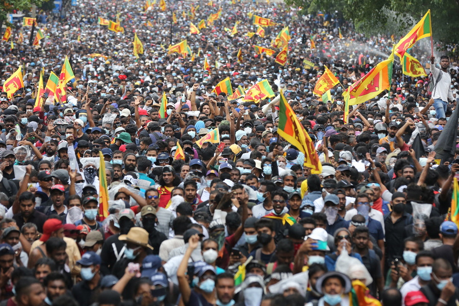 Κρίση στη Σρι Λάνκα: Διαδηλωτές εισέβαλαν στο προεδρικό μέγαρο – Φυγαδεύτηκε ο πρόεδρος [Βίντεο]