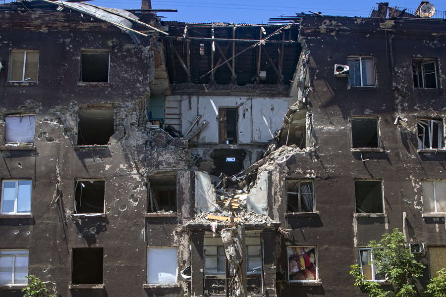 Ουκρανία: Nεκροί και τραυματίες από πυραυλική επίθεση στο Ντνίπρο