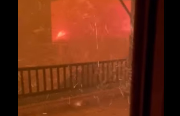 Φωτιά Πεντέλη: Πλάνα μέσα από σπίτι που πολιορκείται από τις φλόγες [BINTEO]
