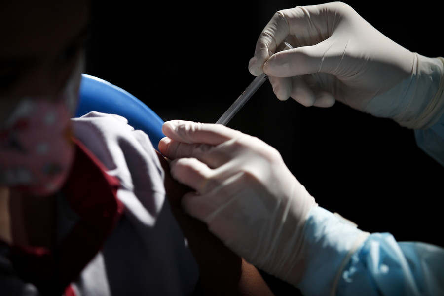 Κοροναϊός: Ποιο εμβόλιο έσωσε τις περισσότερες ζωές μέσα στο 2021