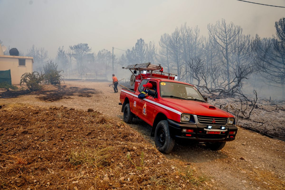Καλαμάτα: Σε εξέλιξη η πυρκαγιά στην περιοχή Ακριτοχώρι