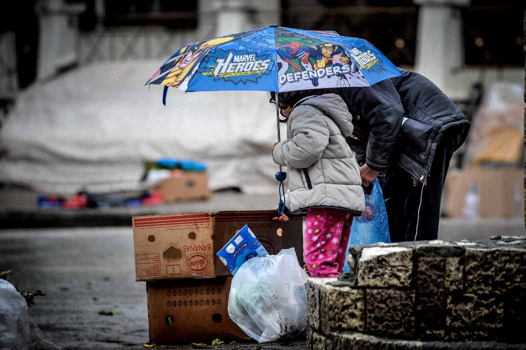 Ένας στους τέσσερις Έλληνες αντιμέτωπος με τη φτώχεια και τον κοινωνικό αποκλεισμό