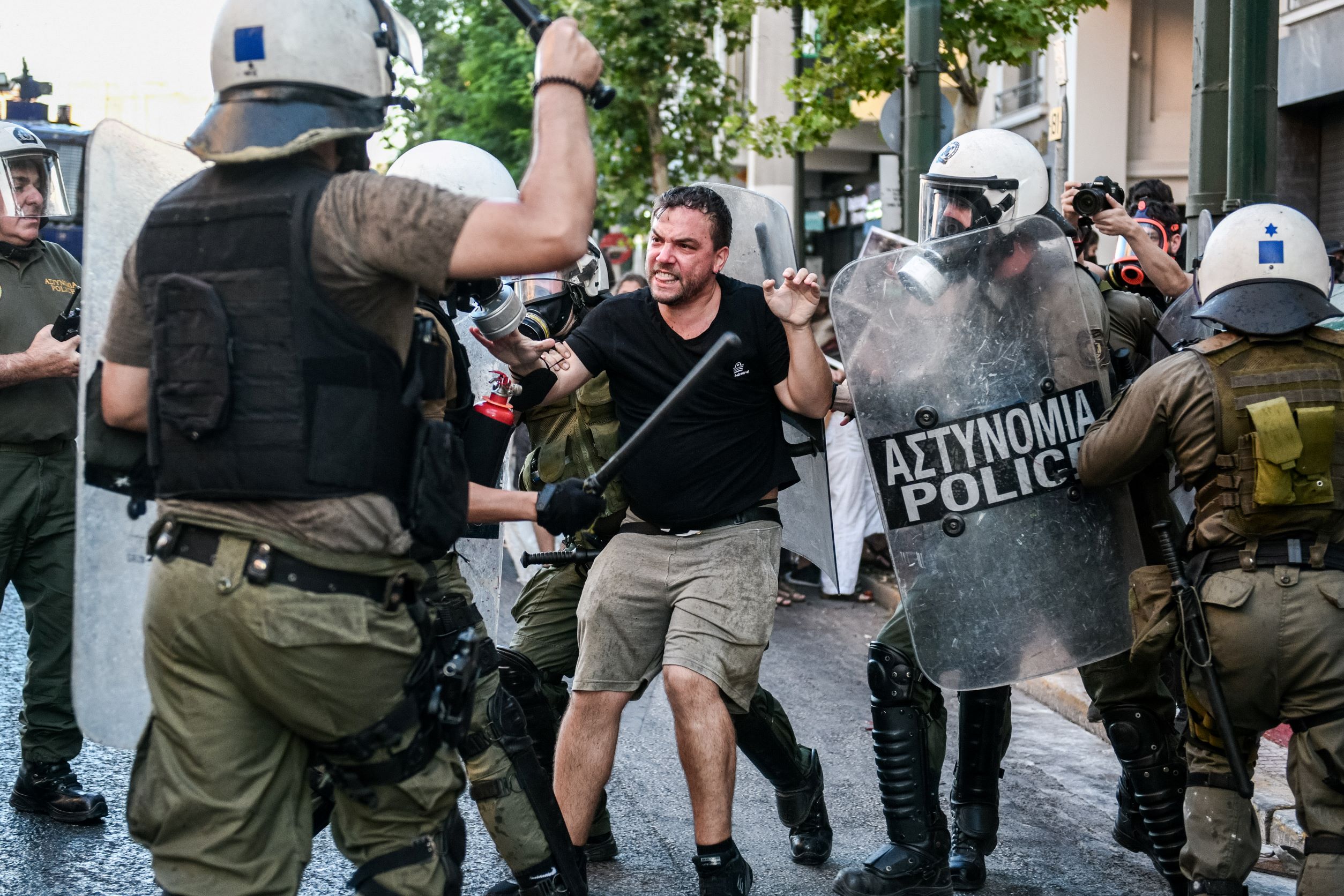 Καταγγελία: «Μου επιτέθηκαν πέντε φορές με γκλοπ ειδικά όταν έμαθαν πως είμαι δικηγόρος»