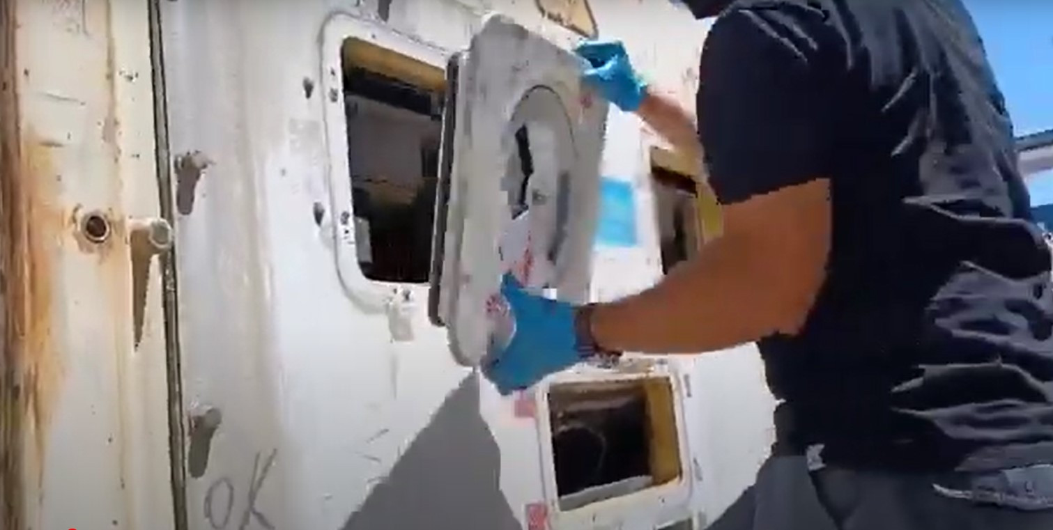 Πάνω από 17,5 κιλά κοκαΐνης εντοπίστηκαν από την ΕΛ.ΑΣ στο λιμάνι του Πειραιά [Βίντεο]
