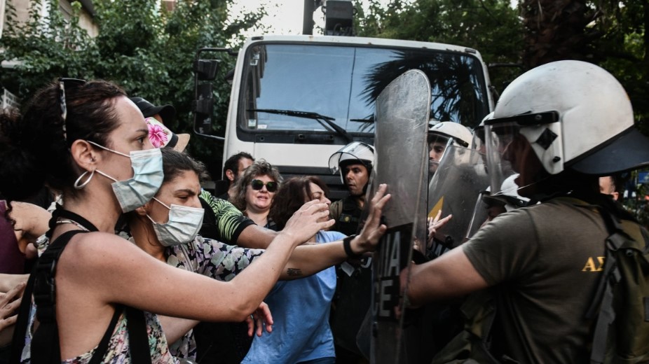 Εργαζόμενοι υπουργείου Πολιτισμού: Έξω η αστυνομία από το υπουργείο στα Εξάρχεια