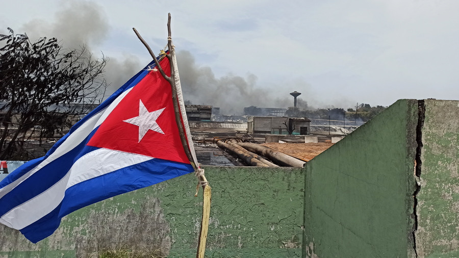 Κούβα: Δεύτερος νεκρός πυροσβέστης στις φλεγόμενες δεξαμενές πετρελαίου – Αγνοούνται ακόμη 14