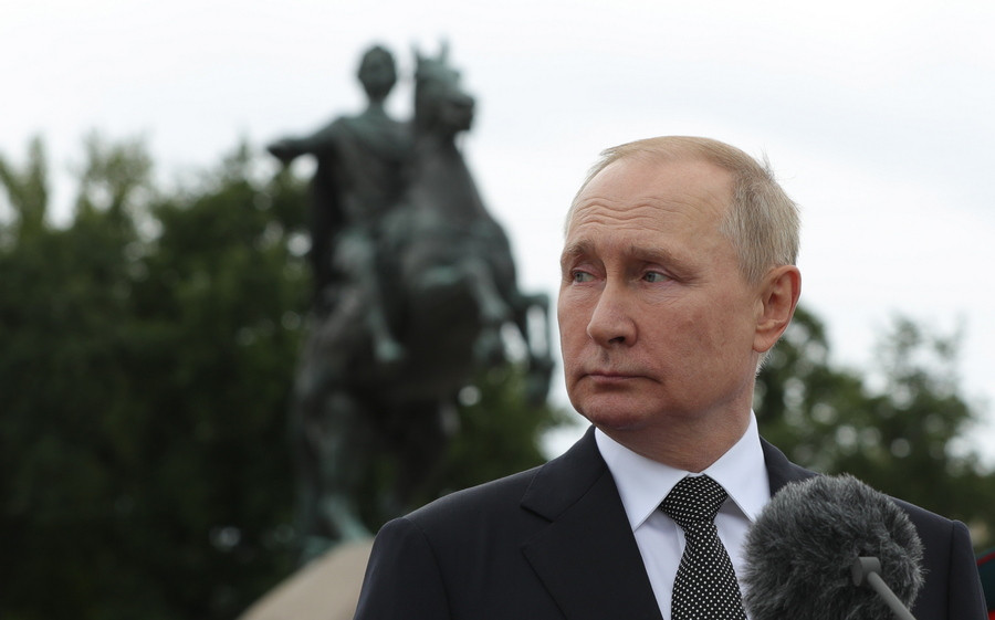 Ο Πούτιν «απομάκρυνε» τον διοικητή του στόλου της Μαύρης Θάλασσας μετά τα πλήγματα στην Κριμαία