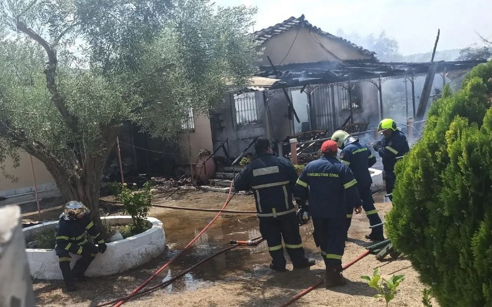 Φωτιά σε σπίτι στον Ωρωπό – Εντοπίστηκε νεκρή γυναίκα