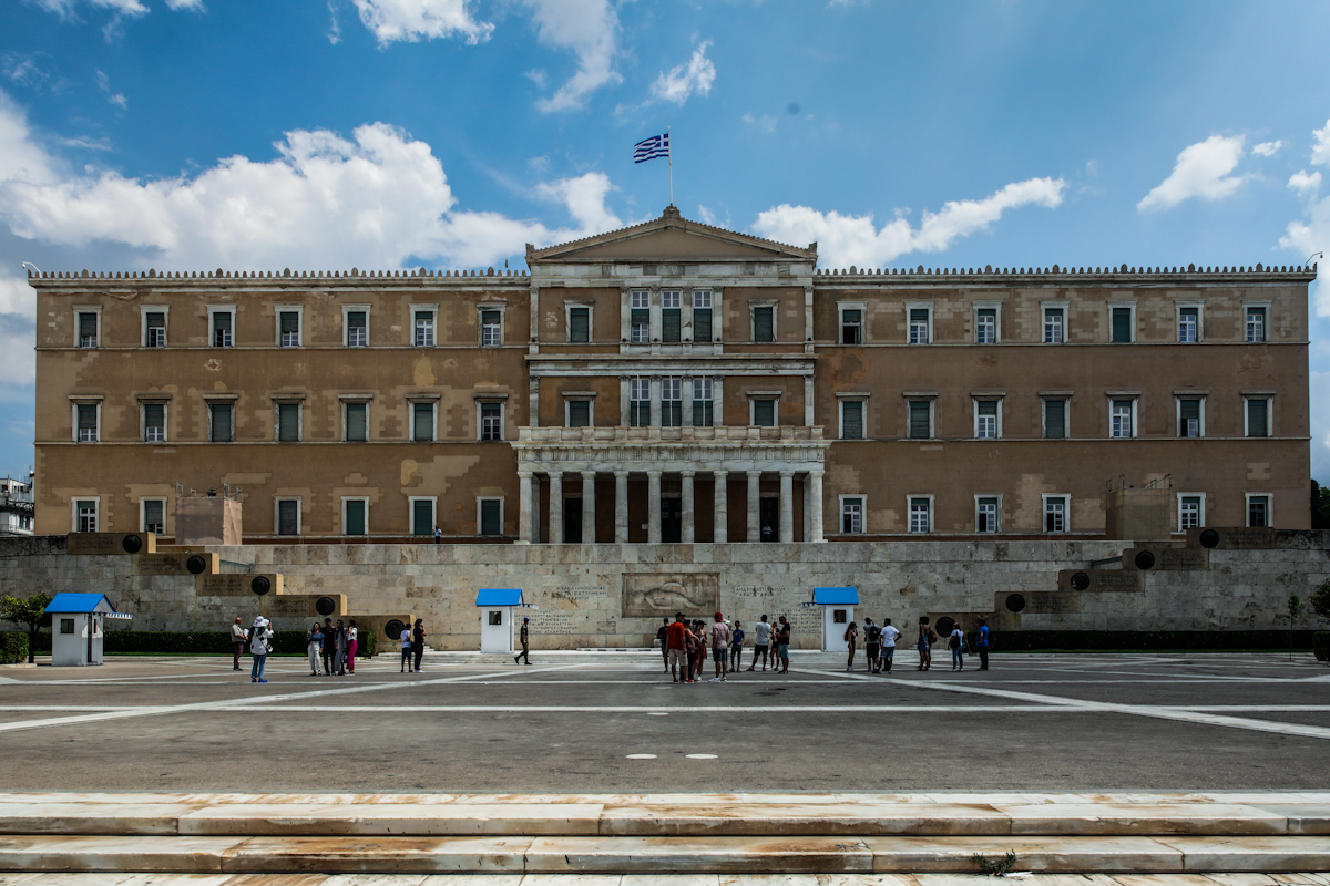 Αγωνία για τις δημοσκοπήσεις