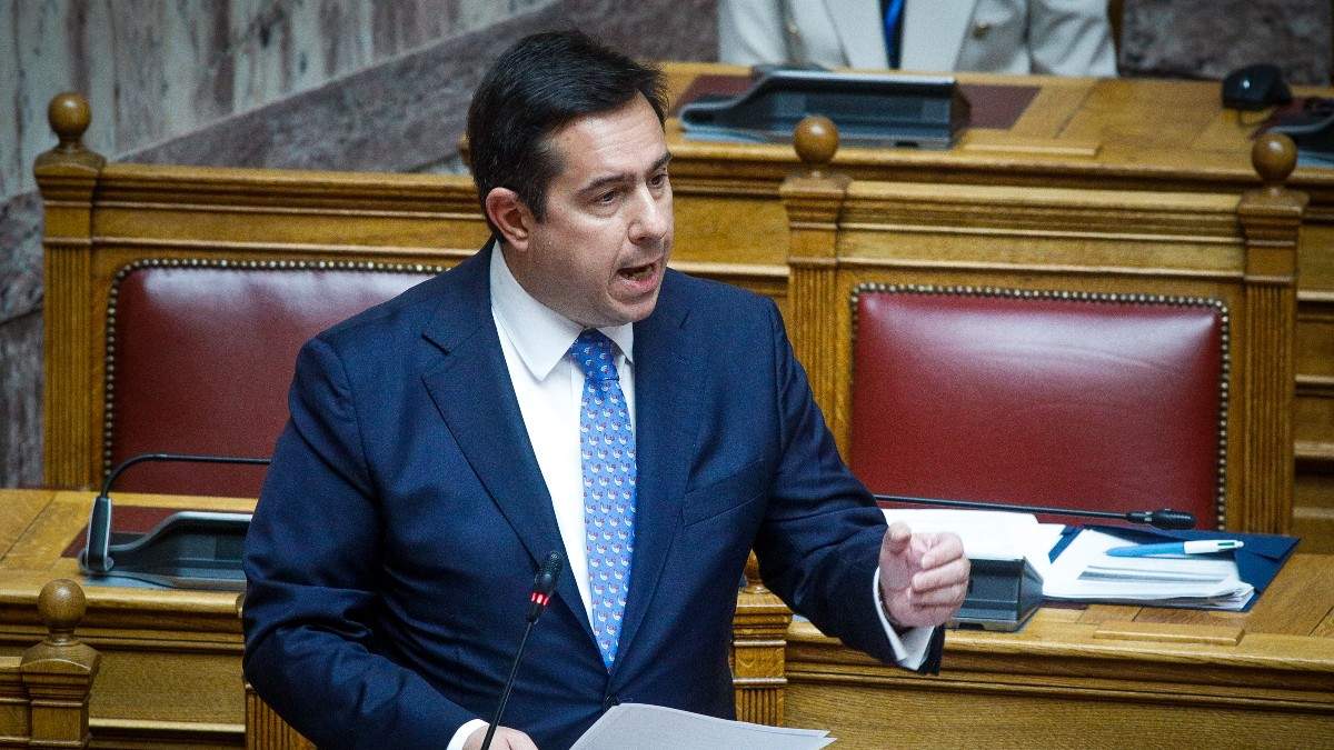 Tραγωδία στον Έβρο: Ο Μηταράκης «πάει» τους πρόσφυγες στον Άρειο Πάγο