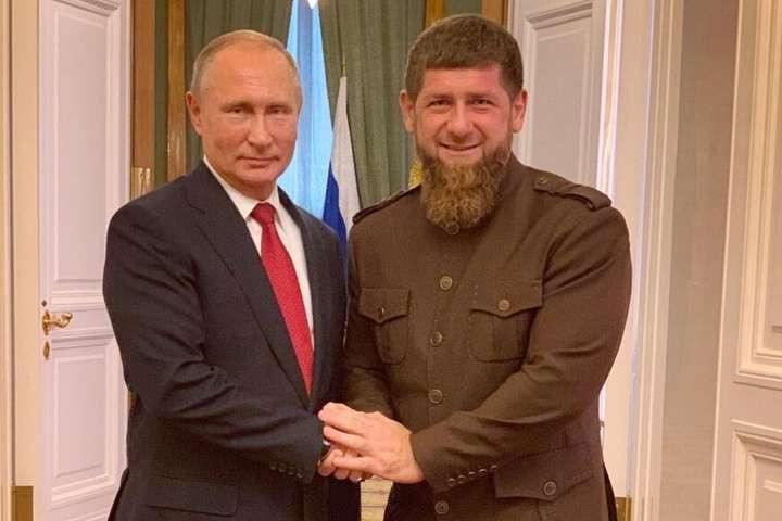 Ο Καντίροφ ανακοίνωσε ότι «παρακάθησε» στην ηγεσία της Τσετσενίας και ότι του «αξίζουν» «αορίστου χρόνου διακοπές»