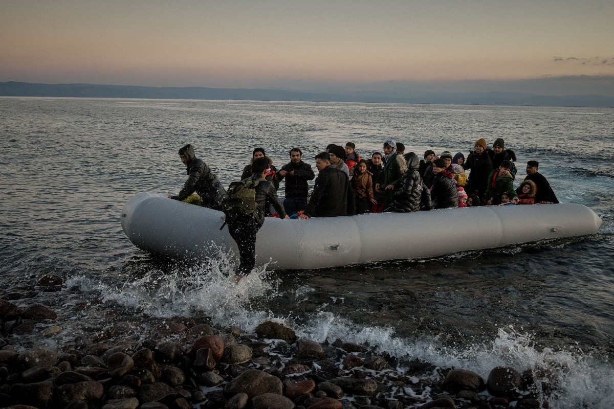 Νεκρή 4χρονη από αφυδάτωση και ασιτία σε σκάφος με μετανάστες – Οι ελληνικές αρχές δεν απαντούσαν στα σήματα sos