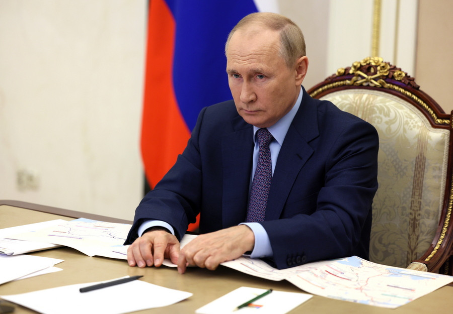 Δεκάδες Ρώσοι τοπικοί αξιωματούχοι ζητούν την παραίτηση του Πούτιν