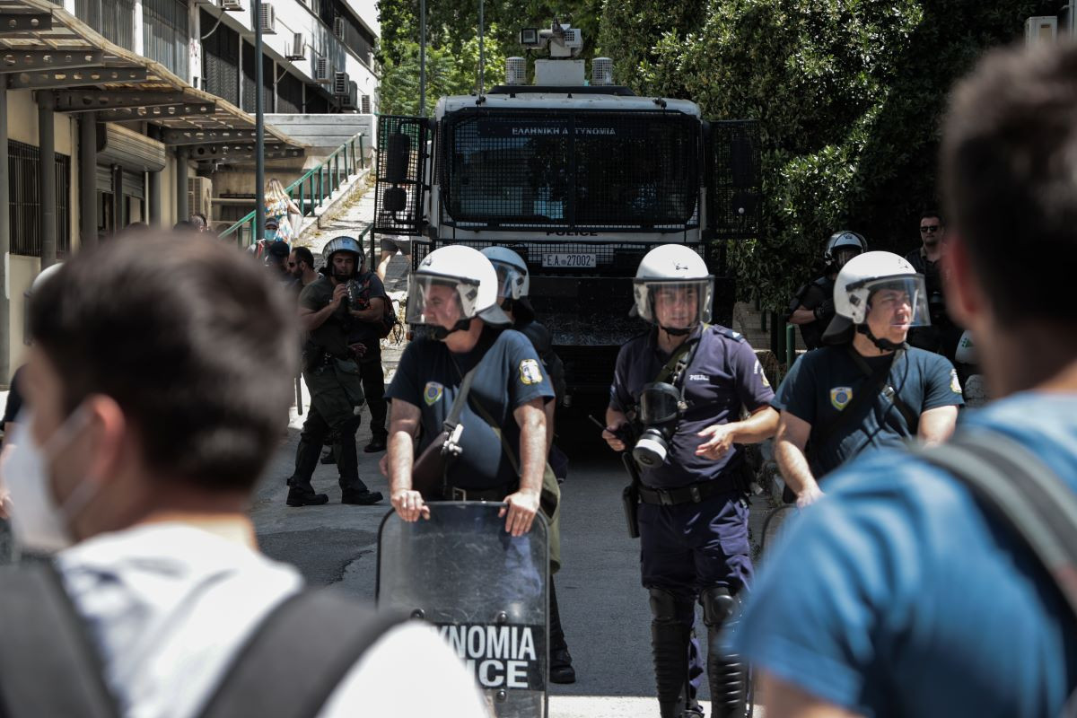 Ένωση Αστυνομικών Θεσσαλονίκης: «Δεν υπάρχει πουθενά στον κόσμο αστυνομία στα πανεπιστήμια, ζούμε το θέατρο του παραλόγου»