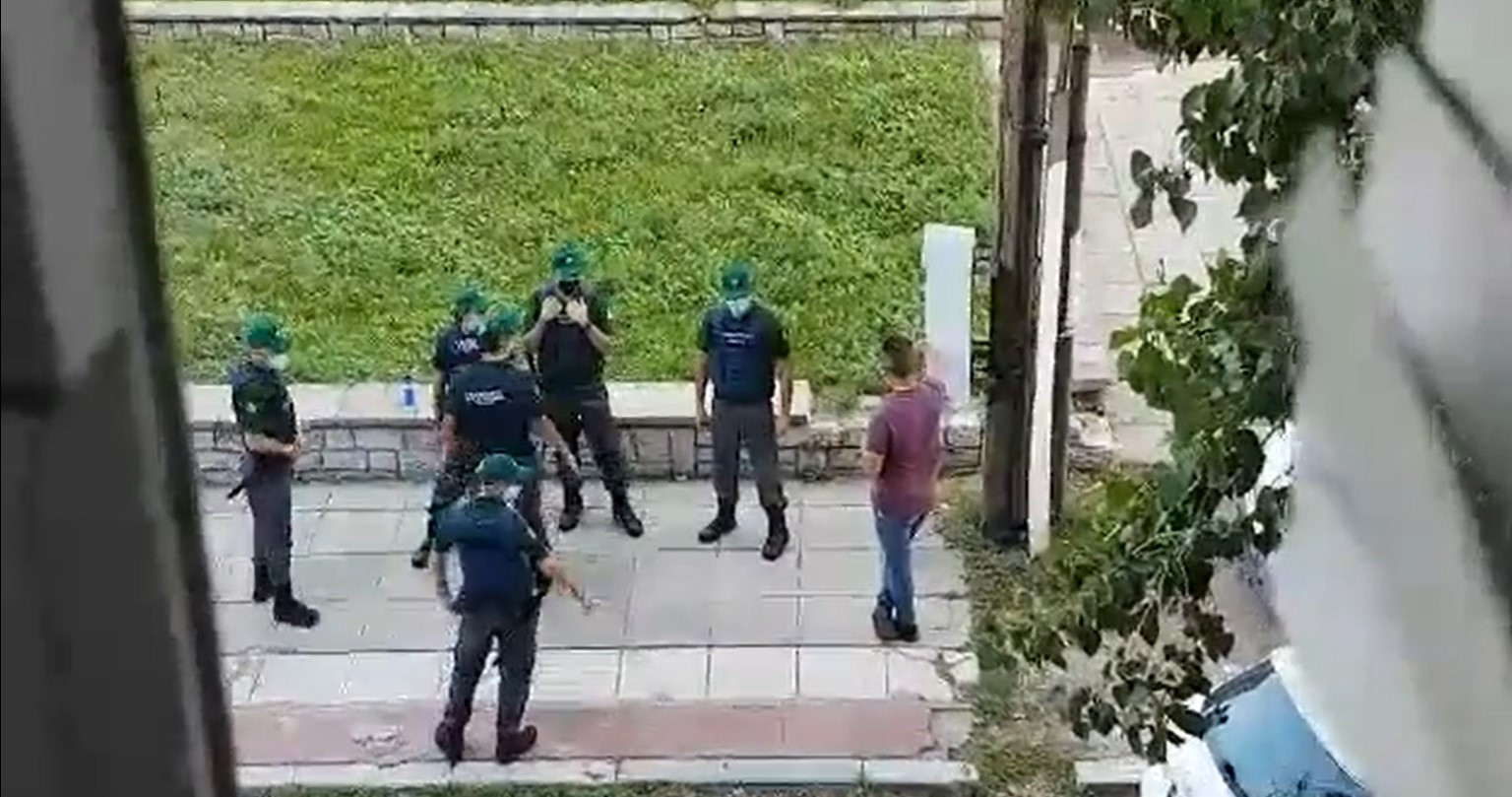 Συνοδεία ΜΑΤ μεταφέρθηκε η Πανεπιστημιακή Αστυνομία στο ΑΠΘ – Αντιδράσεις φοιτητών [Βίντεο]