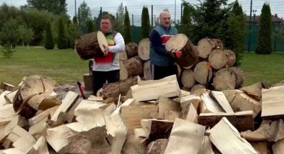 Ο Λουκασένκο τρολάρει την Ευρώπη, κόβοντας ξύλα [Βίντεο]
