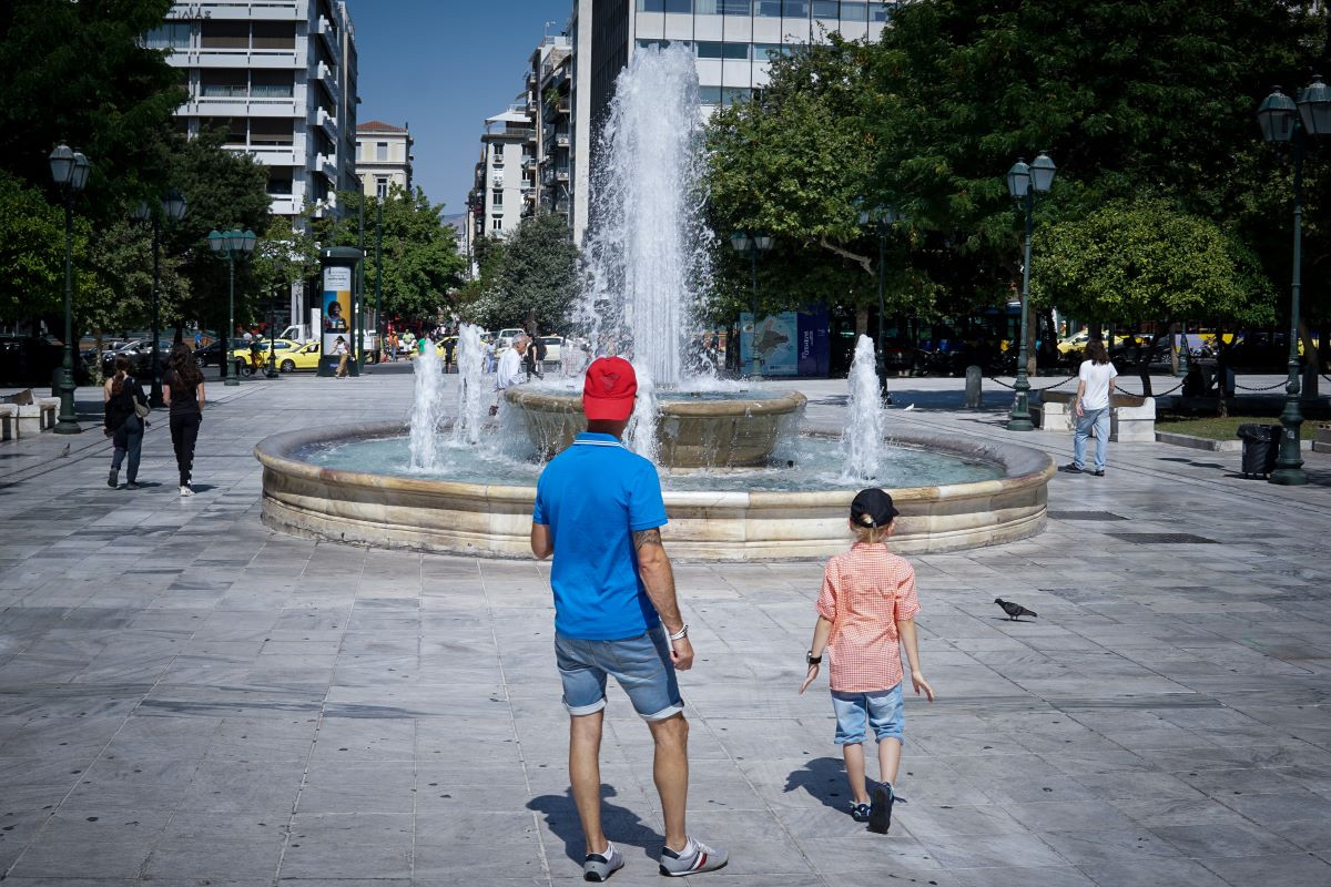 Eurostat: Ένας στους τρεις Έλληνες απειλείται με φτώχεια και κοινωνικό αποκλεισμό, ειδικά αν έχει παιδί
