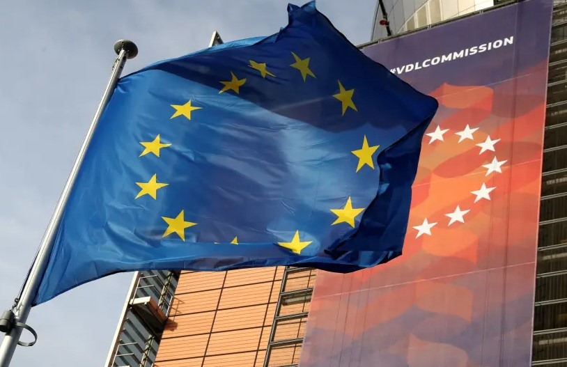 Οι νέοι κανόνες που προτείνει η Κομισιόν για την ελευθερία του Τύπου στην ΕΕ